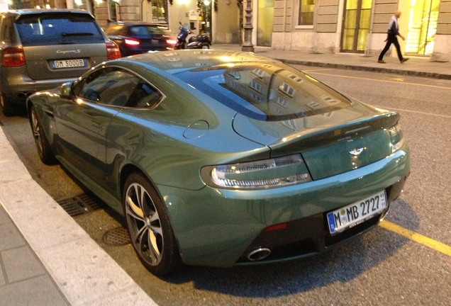 Aston Martin V12 Vantage