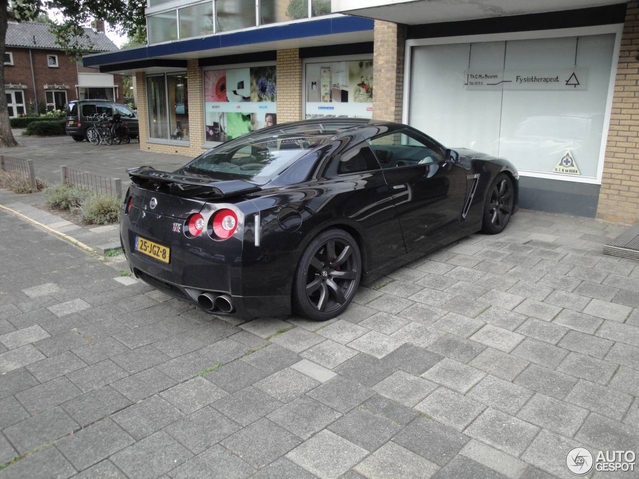 Nissan GT-R