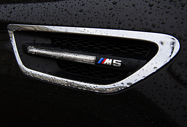 BMW M5 F10 2011