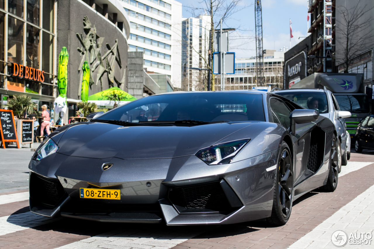 Lamborghini Aventador LP700-4