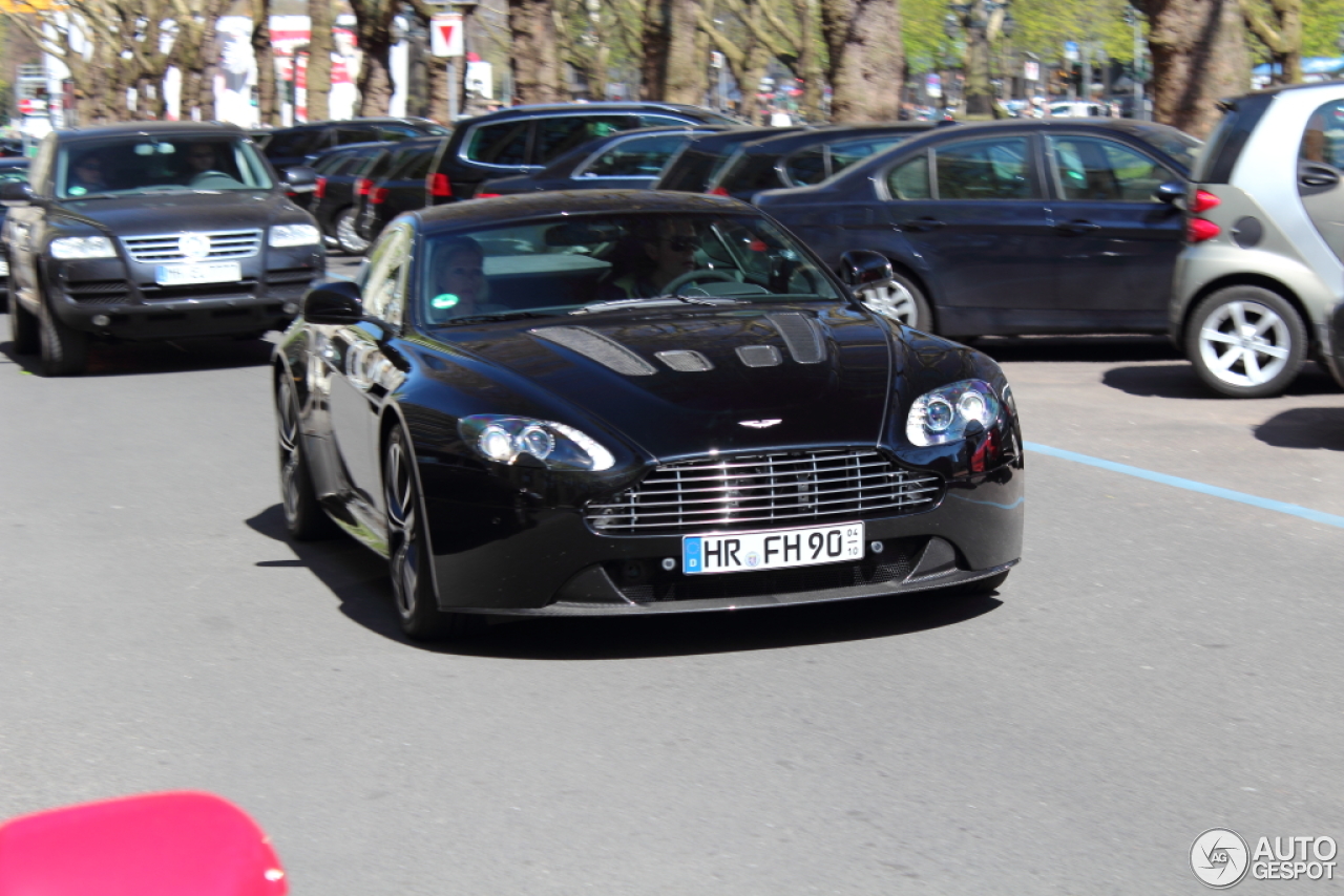 Aston Martin V12 Vantage