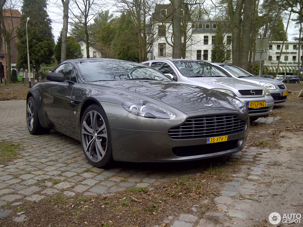 Aston Martin V8 Vantage