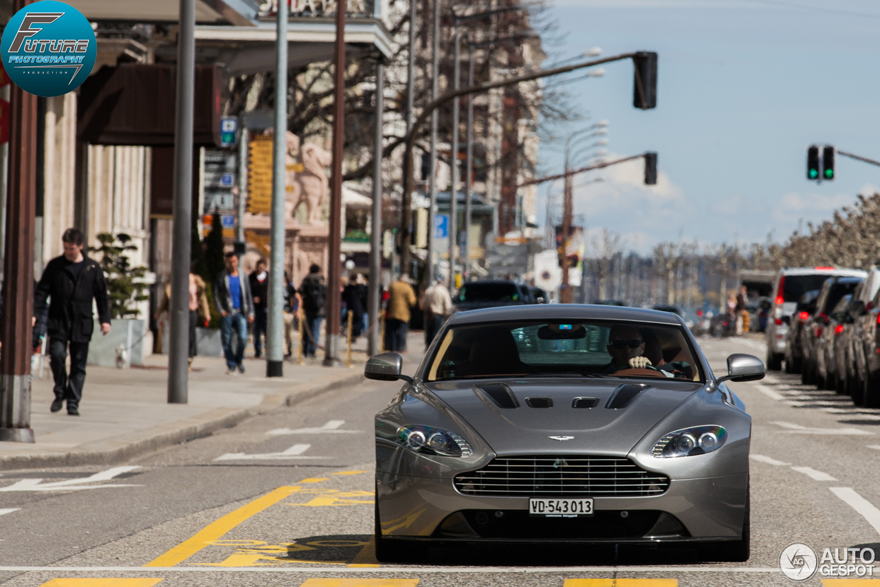 Aston Martin V12 Vantage