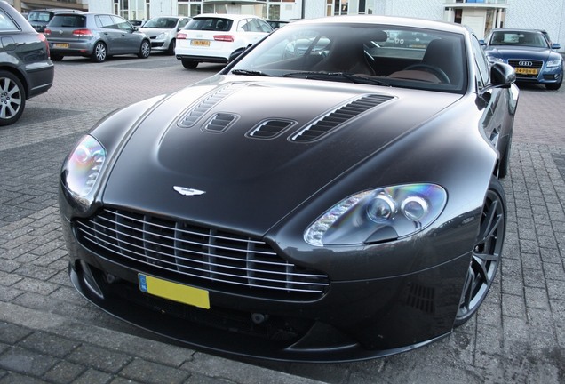 Aston Martin V12 Vantage