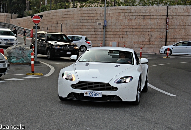 Aston Martin V8 Vantage 2012