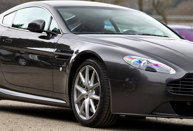 Aston Martin V8 Vantage S