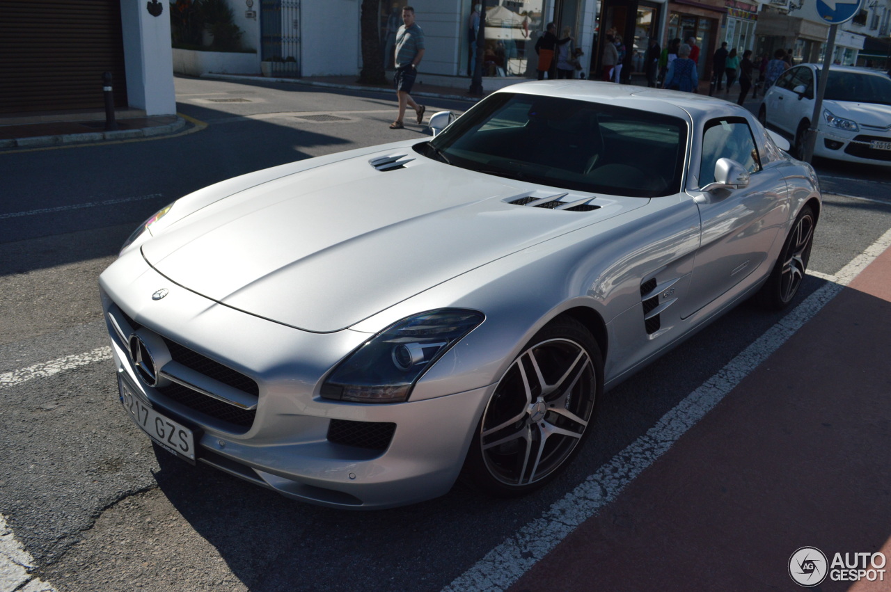 Mercedes-Benz SLS AMG