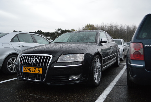 Audi S8 D3