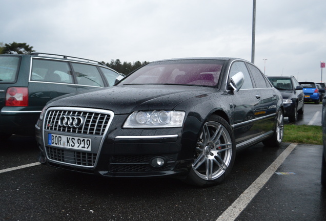 Audi S8 D3