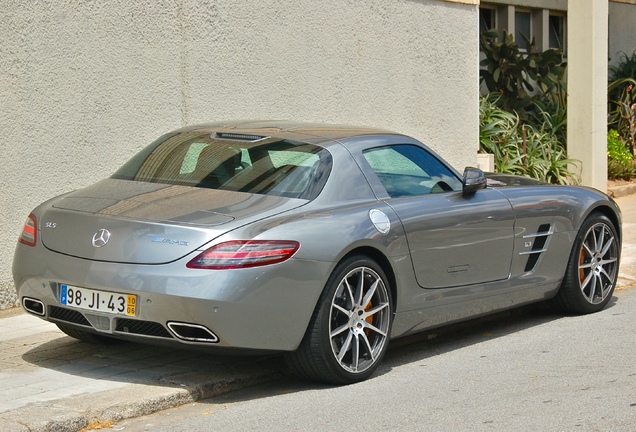 Mercedes-Benz SLS AMG