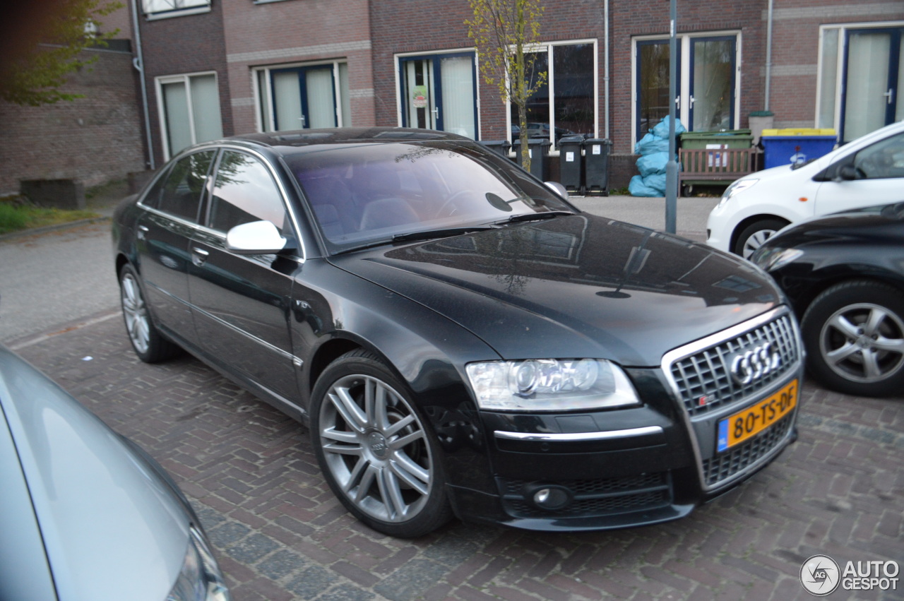 Audi S8 D3