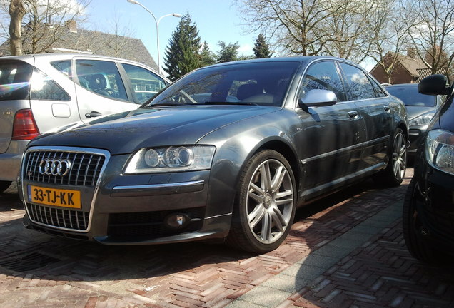 Audi S8 D3