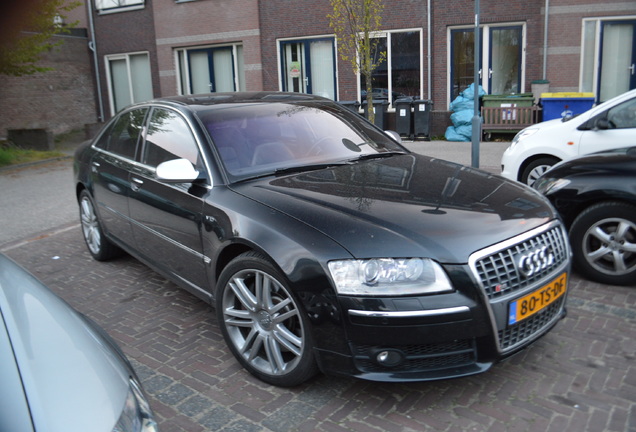 Audi S8 D3