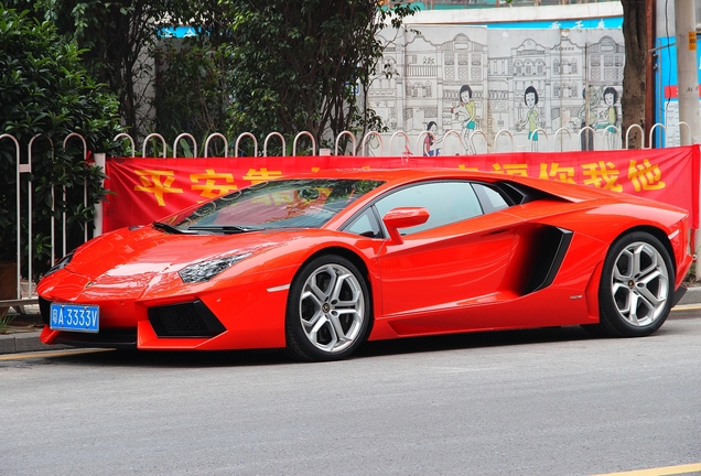 Lamborghini Aventador LP700-4