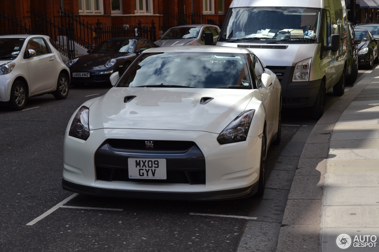 Nissan GT-R