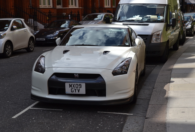 Nissan GT-R