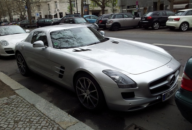 Mercedes-Benz SLS AMG