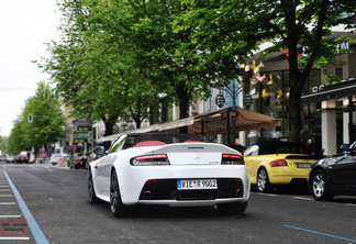 Aston Martin V12 Vantage Roadster