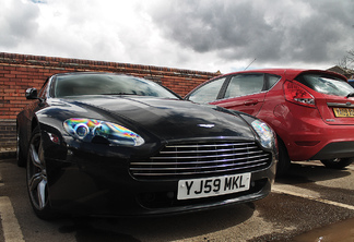 Aston Martin V8 Vantage Roadster