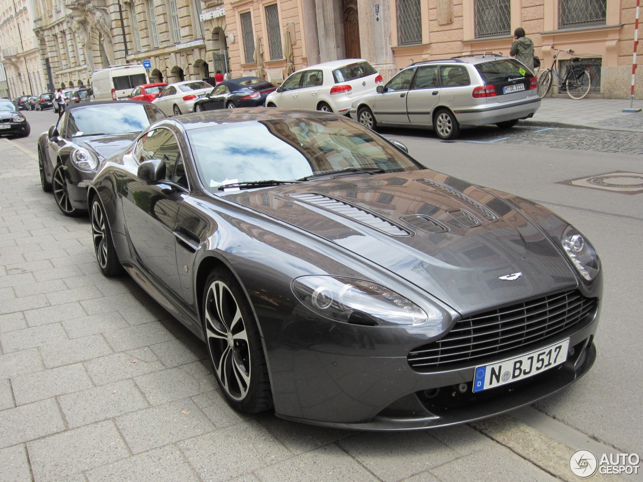 Aston Martin V12 Vantage