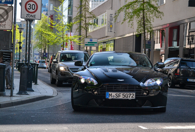 Aston Martin V12 Vantage Carbon Black Edition