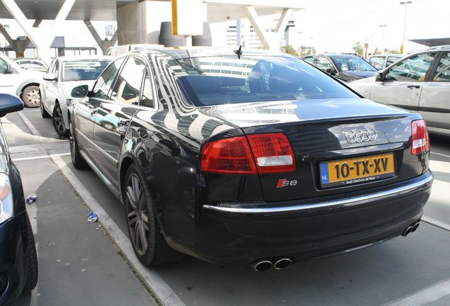 Audi S8 D3