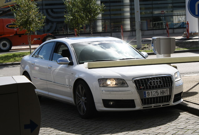 Audi S8 D3