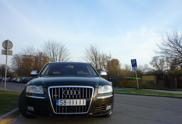 Audi S8 D3