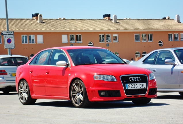 Audi RS4 Sedan