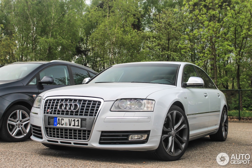 Audi S8 D3