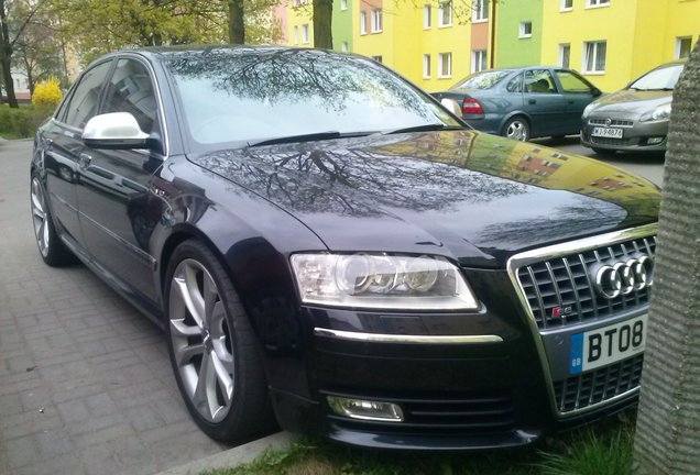 Audi S8 D3