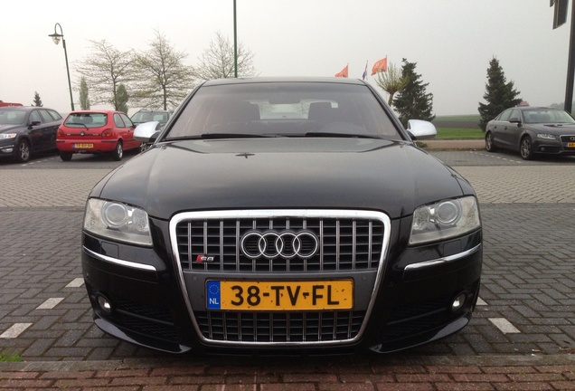 Audi S8 D3