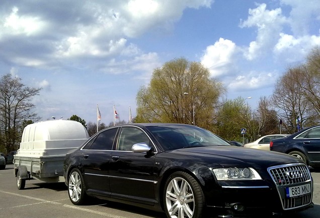 Audi S8 D3