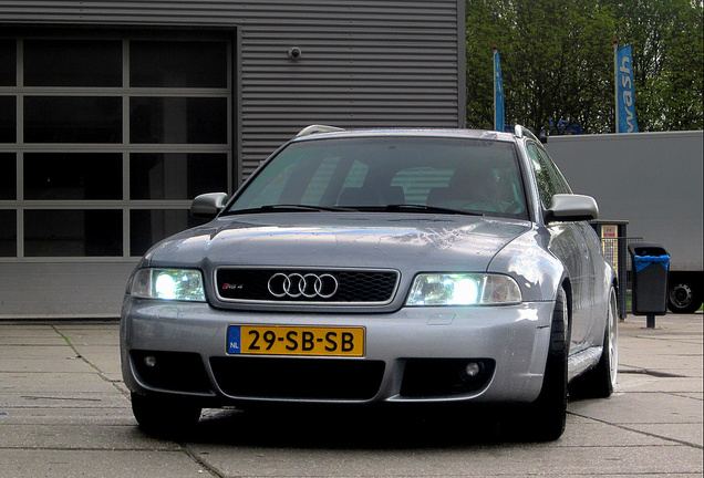 Audi RS4 Avant B5