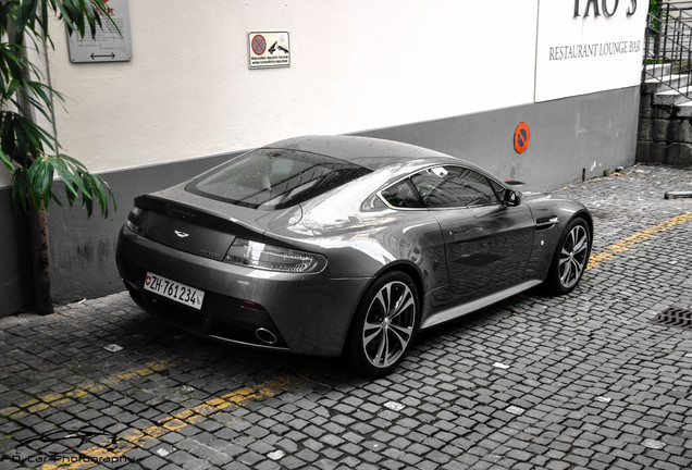 Aston Martin V12 Vantage