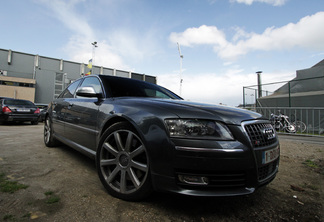 Audi S8 D3