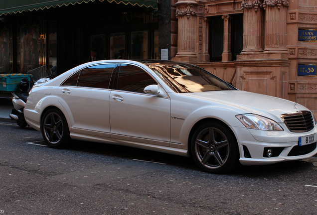 Mercedes-Benz S 65 AMG V221