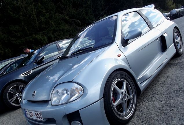 Renault Clio V6