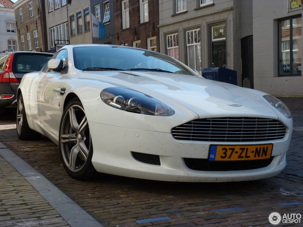 Aston Martin DB9