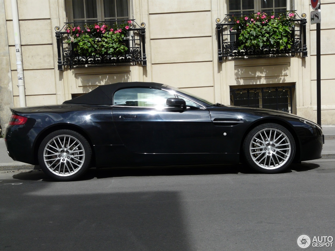 Aston Martin V8 Vantage Roadster