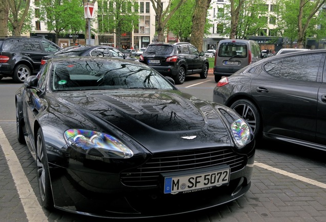 Aston Martin V12 Vantage Carbon Black Edition