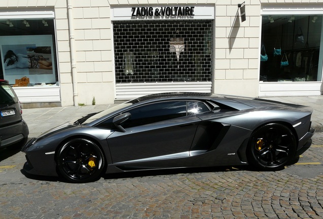 Lamborghini Aventador LP700-4