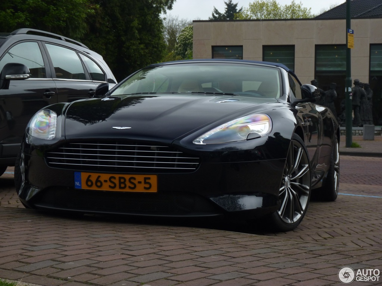 Aston Martin Virage Volante 2011