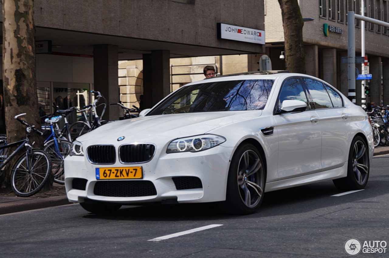 BMW M5 F10 2011