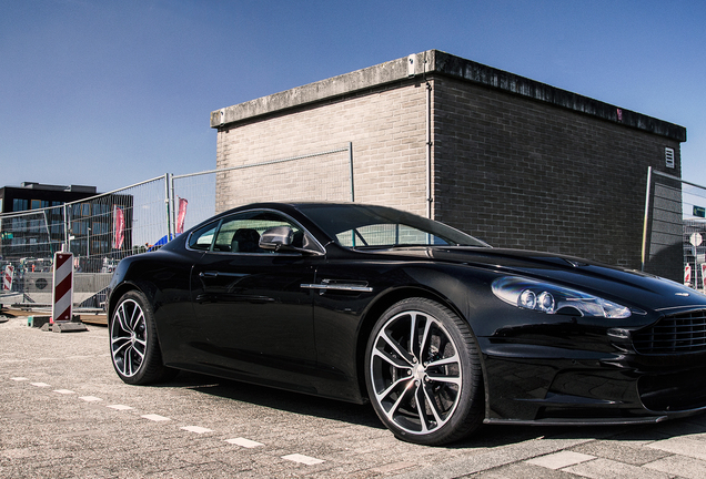 Aston Martin DBS Carbon Black Edition