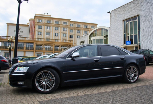 Audi S8 D3