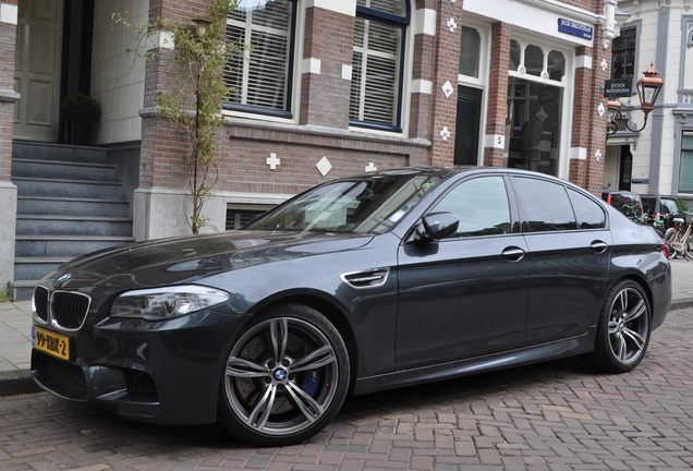 BMW M5 F10 2011