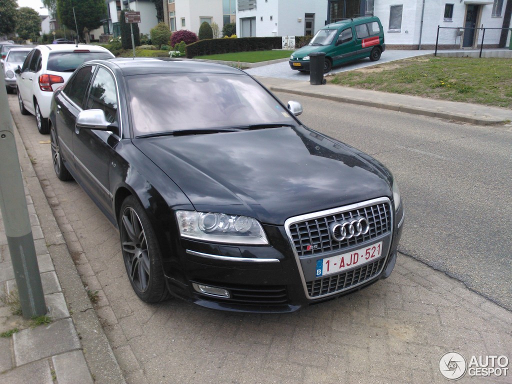 Audi S8 D3