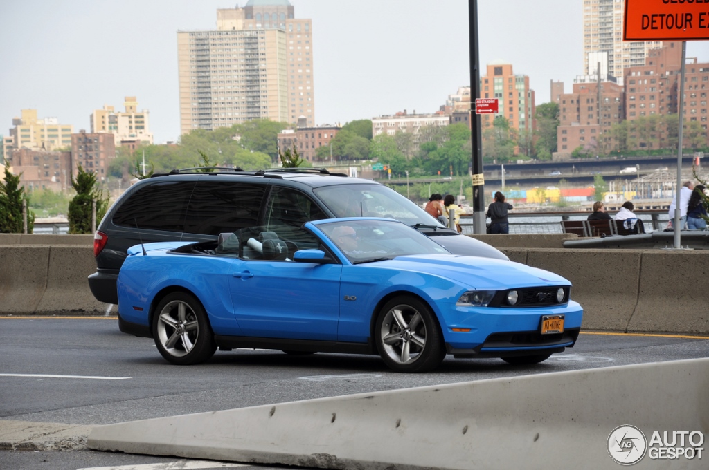 Ford Mustang GT Convertible 2011