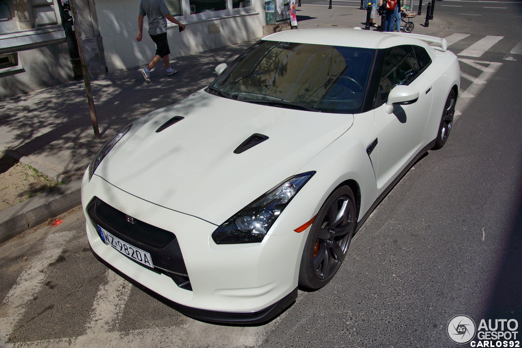 Nissan GT-R